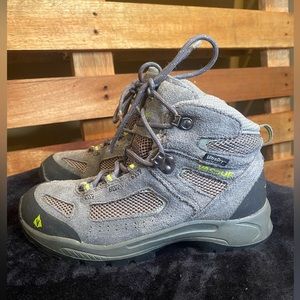 Vasque Youth Size 4 Gray Hiking Boots